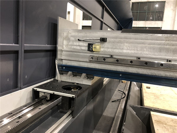 सानो आकार सटीक फाइबर लेजर काटि machine मेशिन स्वत: स्थिति 800०० वाट